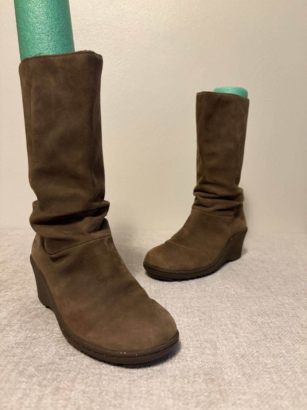 Keen Women's Akita Boots Brown Mid Calf Slouchy Slip On Leather Wedge Size 7 US